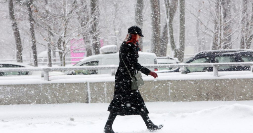Ninsori și ger în București: Previziuni alarmante pentru următoarele zile Administrația Națională de Meteorologie (ANM) avertizează populația din București că vremea se va strica considerabil în această săptămână