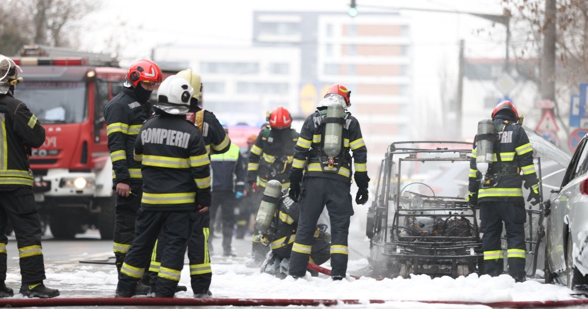 Incendiu devastator în Sectorul 6: O femeie a murit, iar un alt bărbat este rănit O tragedie a avut loc vineri, 13 februarie 2026, în jurul orei 13:00, în Sectorul 6 al Capitalei, unde un incendiu violent a izbucnit la un autoturism, provocând moartea unei femei și rănirea unei alte persoane