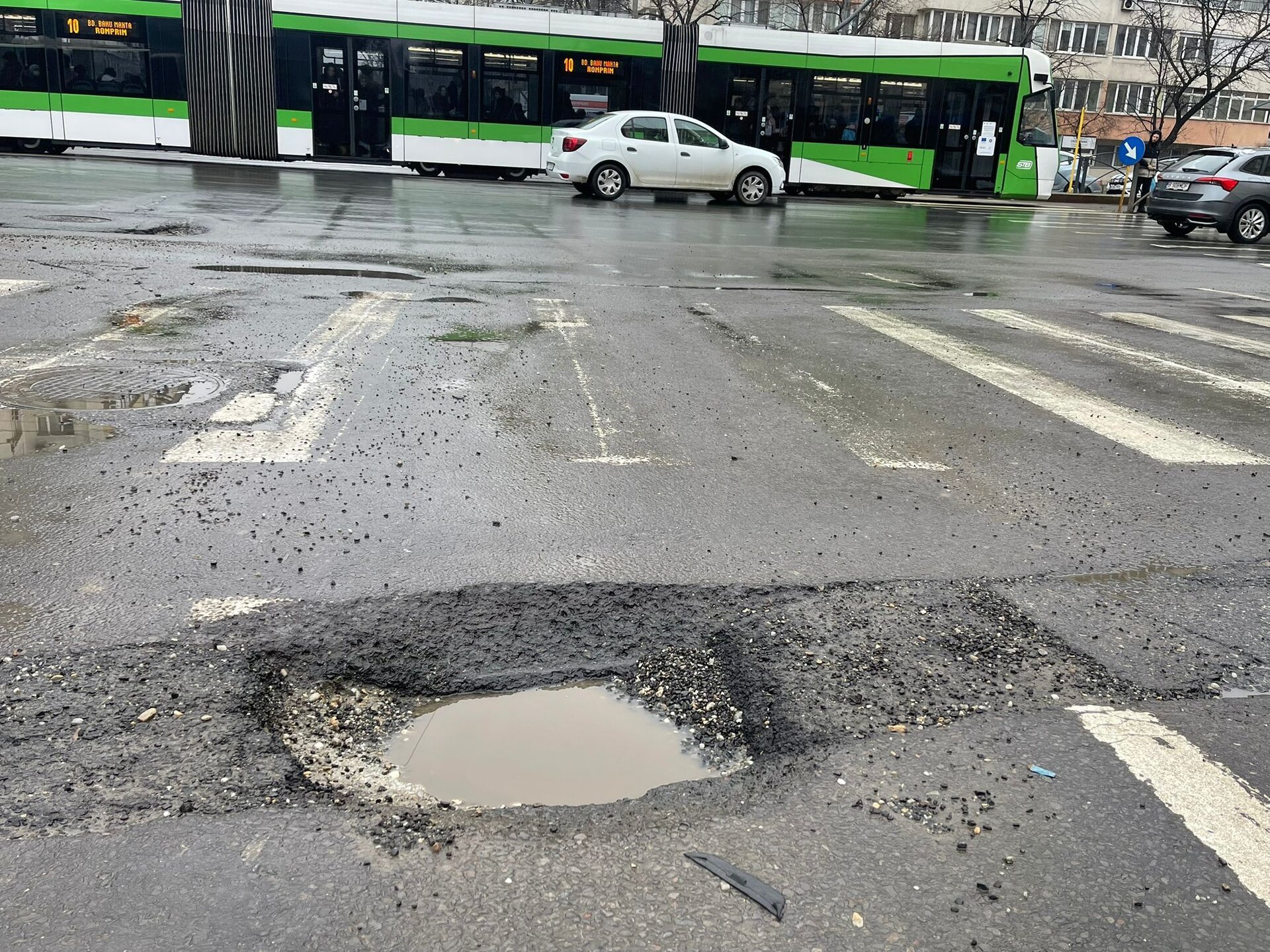 Primăriile din București au primit aproape șase mii de euro după ce polițiștii rutieri au efectuat verificări amănunțite pe rețeaua de drumuri publice din capitală