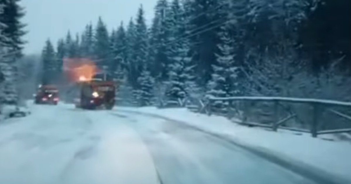 Restricții de circulație pe DN1 din cauza viscolului Traficul rutier pe DN1, între localitățile Nistorești și Azuga, este grav afectat de ninsori abundente și viscol, ceea ce a determinat autoritățile să impună restricții pentru vehiculele cu o masă totală mai mare de 7,5 tone