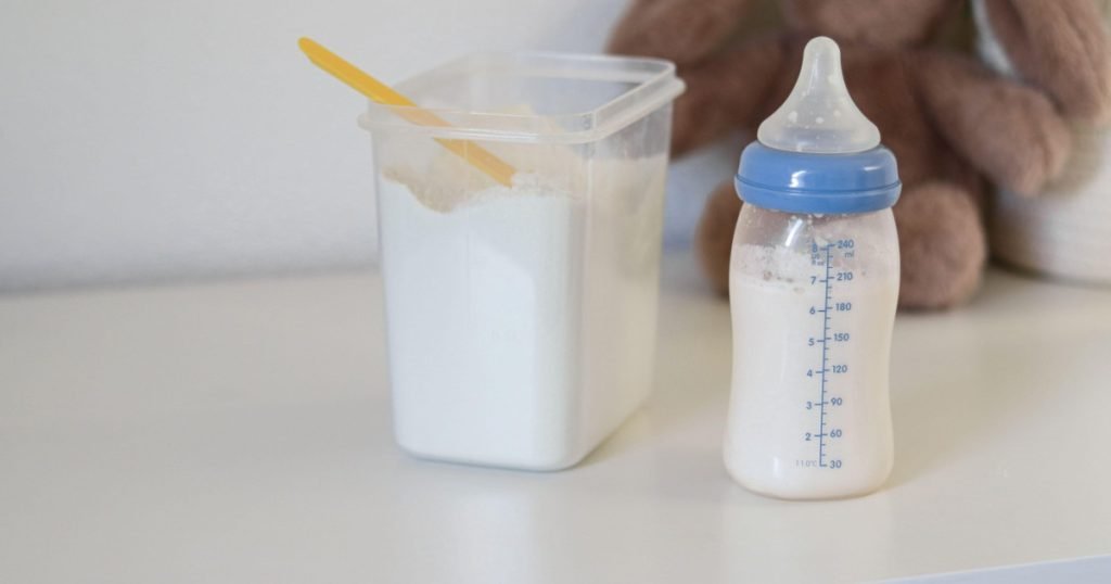 Alerta alimentară: laptele praf pentru sugari, retras din magazine din cauza unei toxine periculoase Autoritățile din România au decis retragerea mai multor tipuri de lapte praf pentru sugari, după ce au fost identificate riscuri de contaminare cu o toxină generată de bacteria Bacillus cereus