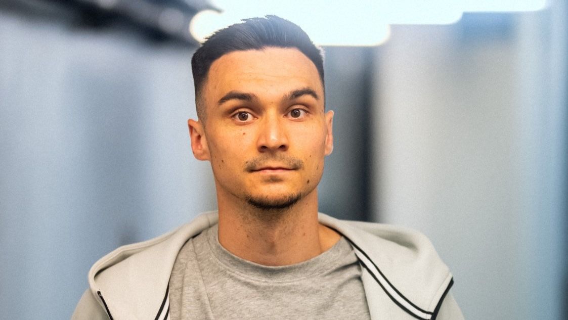 Adrian Șut, absent de pe teren: o seară dezolantă în Cupa Campionilor Golfului Fostul mijlocaș al FCSB-ului, Adrian Șut, a avut o seară dezolantă în partida din Cupa Campionilor Golfului, nefiind inclus nici măcar pe foaia de joc