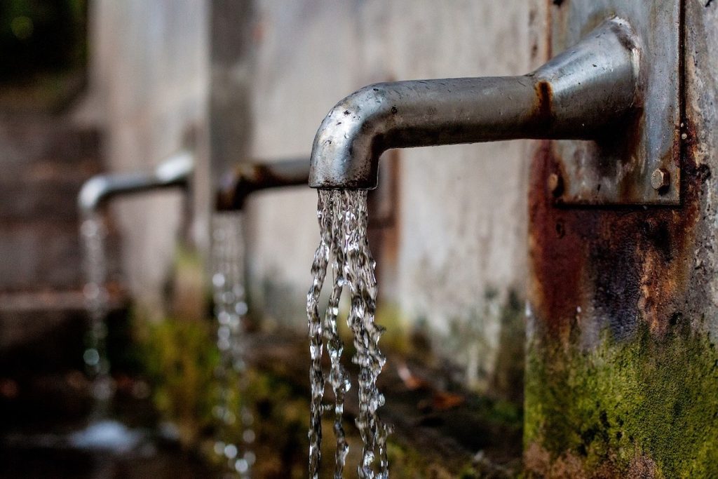 Apa din municipiul Curtea de Argeș, un oraș cu o populație de aproximativ 37.000 de locuitori, nu mai conține bacterii periculoase, indică ultimele analize ale Direcției de Sănătate Publică (DSP) din Argeș