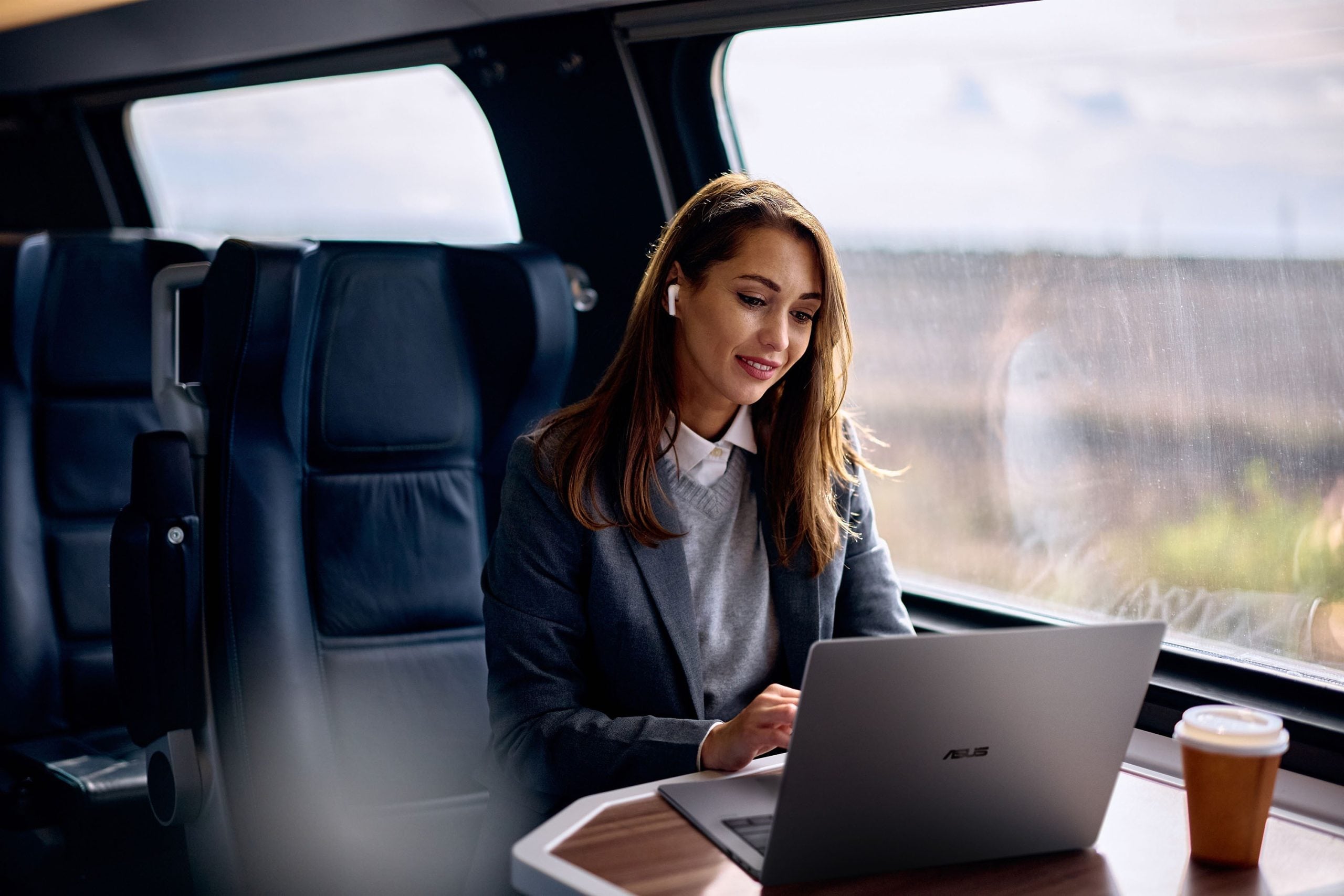 ASUS întârește poziția pe segmentul de business cu lansarea noului ExpertBook P5 G2, un laptop conceput pentru profesioniștii care cer performanță, securitate și fiabilitate în mediul de lucru modern