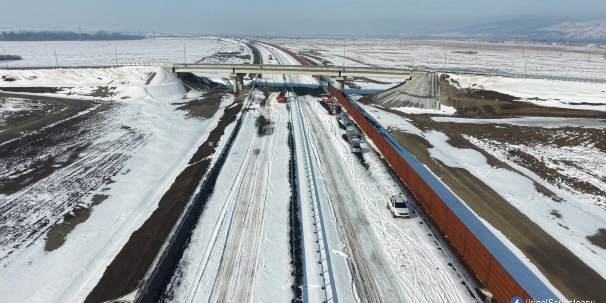 Autostrada A7 către Moldova, unul dintre cele mai importante proiecte de infrastructură rutieră din România, a trecut peste obstacolele vremii reci, fiind deschisă temporar și pe durata sezonului de iarnă