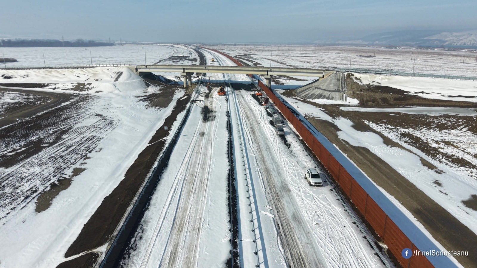 Autostrada A7 către Moldova, unul dintre cele mai importante proiecte de infrastructură rutieră din România, a trecut peste obstacolele vremii reci, fiind deschisă temporar și pe durata sezonului de iarnă
