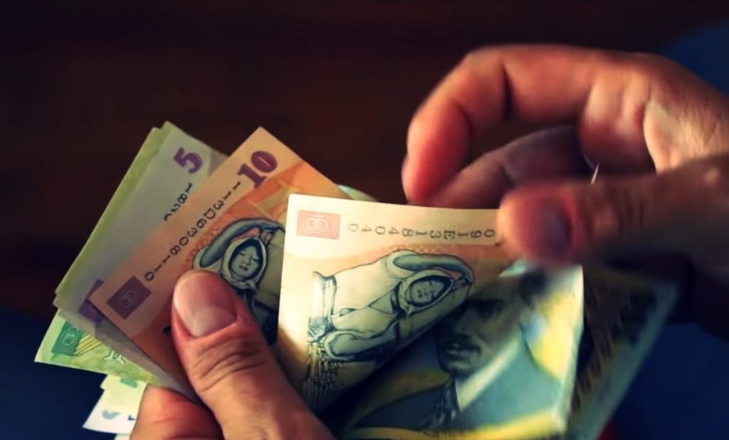 PSD ia în considerare reducerea impozitelor locale pentru casele vechi și persoanele cu dizabilități Liderii social-democrați au început să încălzească atmosfera politică în privința politicii fiscale locale, anunțând intenții serioase de a reduce anumite impozite, cu scopul de a sprijini cetățenii vulnerabili și de a stimula revitalizarea zonelor cu case vechi