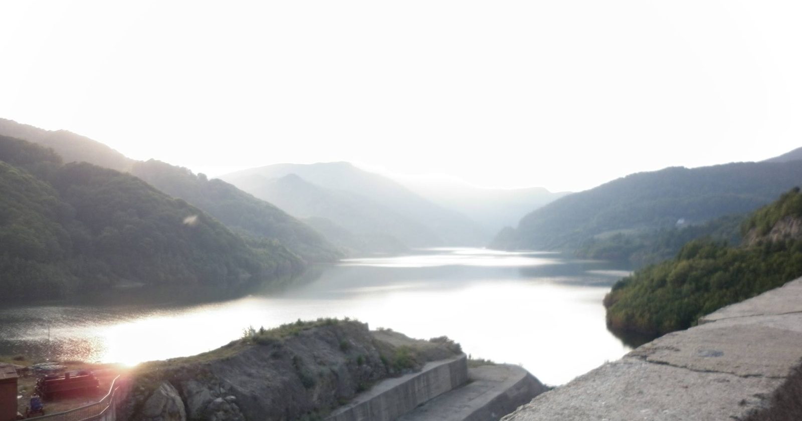 Autoritățile române în domeniul gestionării resurselor de apă iau măsuri concrete pentru asigurarea siguranței barajului Siriu, una dintre cele mai importante infrastructuri din zona de munte a Carpaților