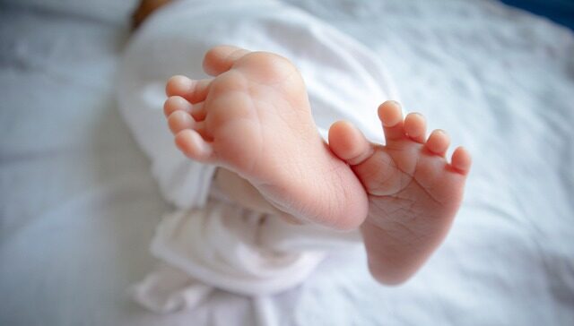 bebelus-nou-nascut-copil-maternitate-e1667892699931.jpg - StiriAlese