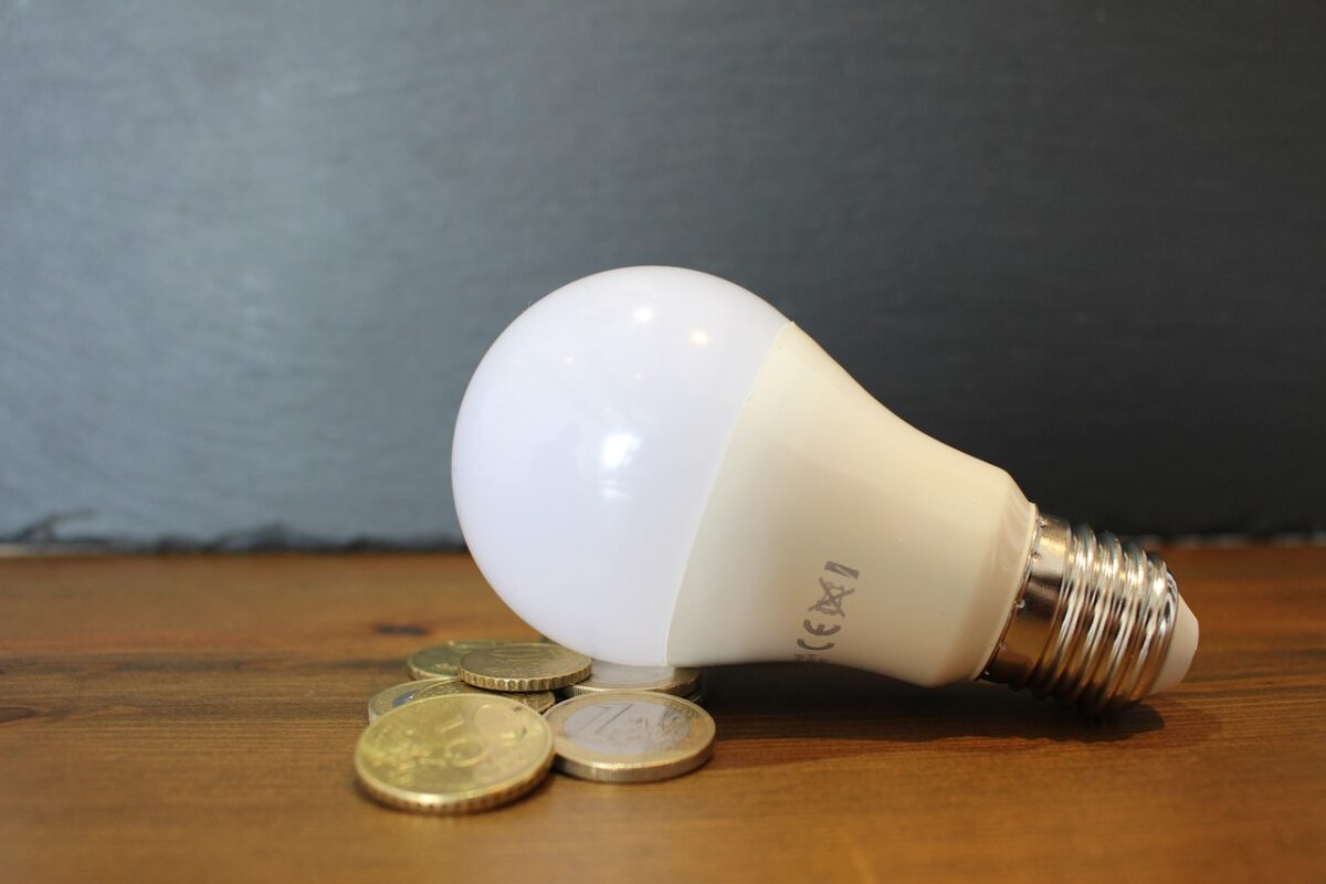 Prețurile energiei electrice din România ar putea înregistra o reducere semnificativă, cu cel puțin 10-15%, în următoarele luni, dacă se va acționa asupra modului în care funcționează piața de tranzacționare pe plan intern