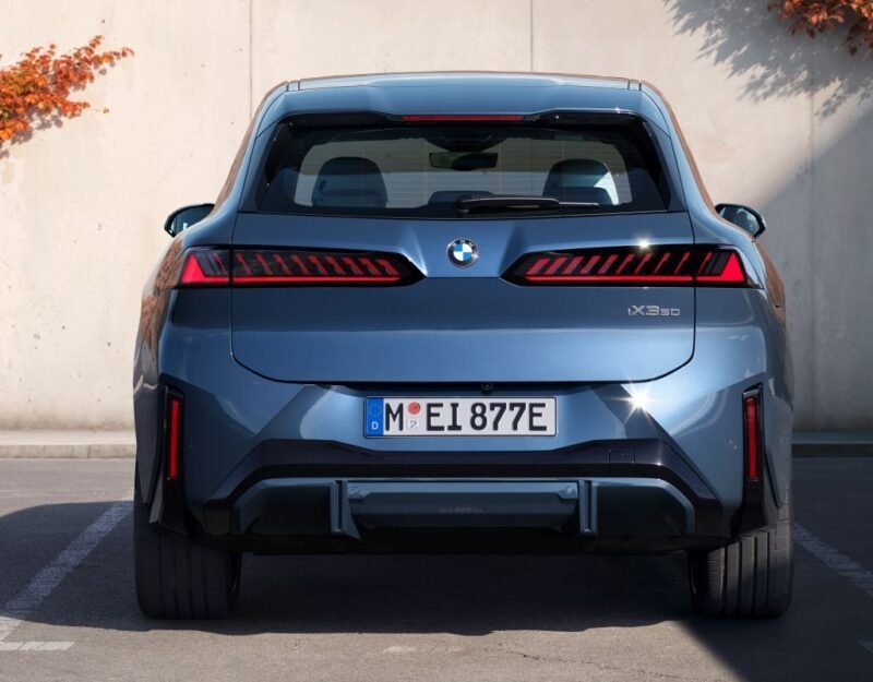 Exporturile clandestine ale mașinilor din China către Rusia: un joc de umbre pe piața auto globală În timp ce sancțiunile internaționale și angajamentele companiilor auto de a se retrage de pe piața rusă devin tot mai stricte, un fenomen invizibil crește sub ochii lumii și al autorităților