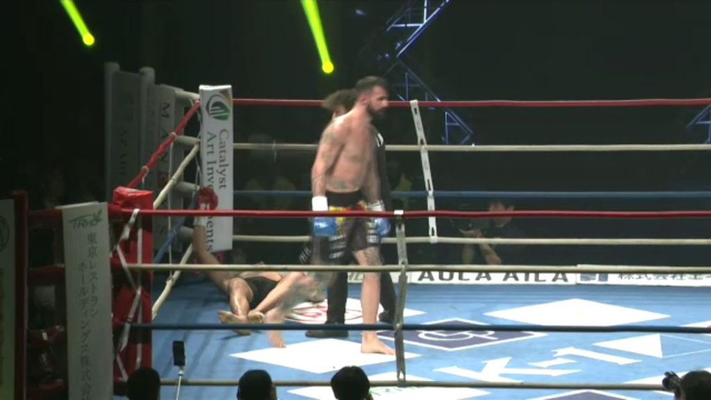 Bogdan Stoica, victorie spectaculoasă la K-1: adversarul, pe targă!