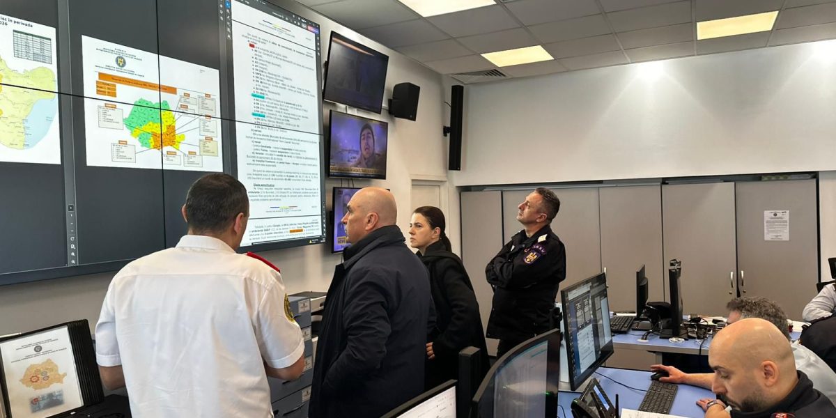 bolojan-la-centrul-de-comanda-al-MAI.jpg - StiriAlese