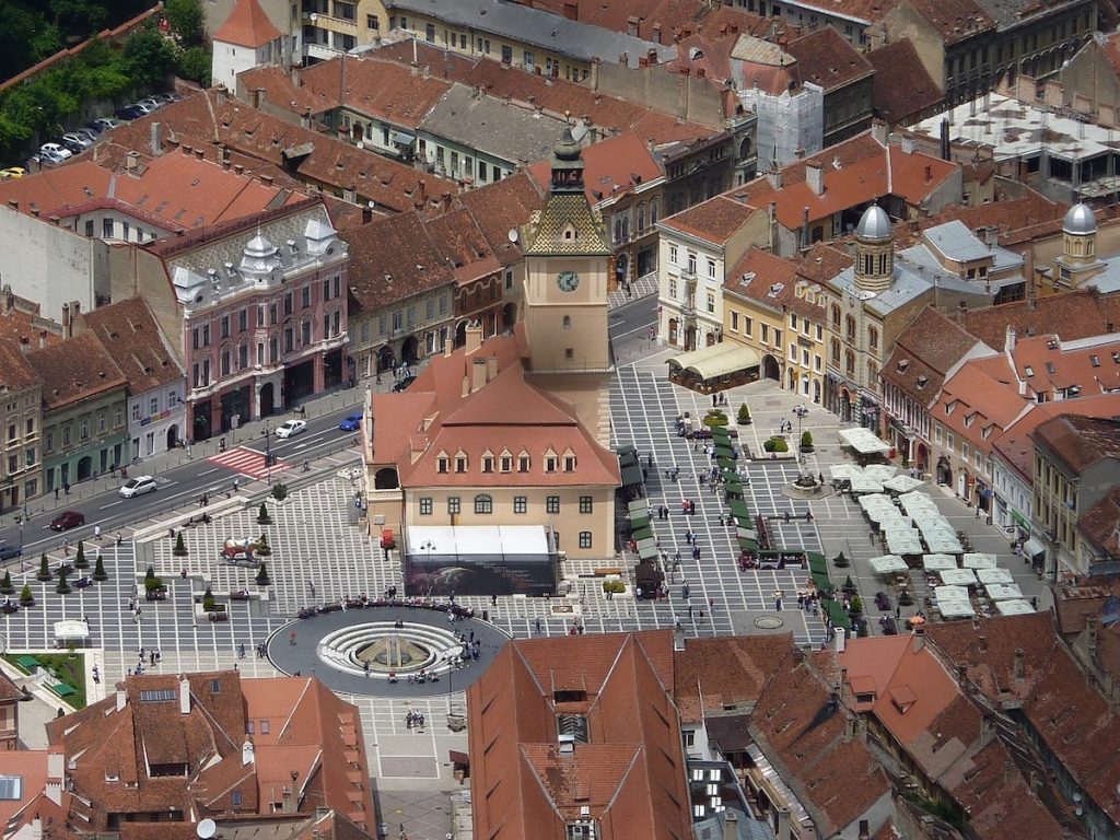 Crește taxele locale, crește nemulțumirea: controverse în vârful administrației publice Decizia de majorare a taxelor și impozitelor locale, din ce în ce mai adoptată în administrațiile din întreaga țară, dezbate intens în mediul politic și în comunitățile locale