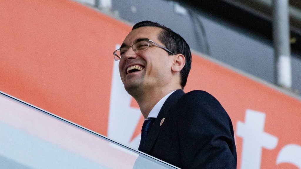 Problemele de sănătate ale selecționerului, un nou cap îngrijorare la FRF Agitație mare la Federația Română de Fotbal (FRF), după ce selecționerul naționalei a fost internat din nou în spital