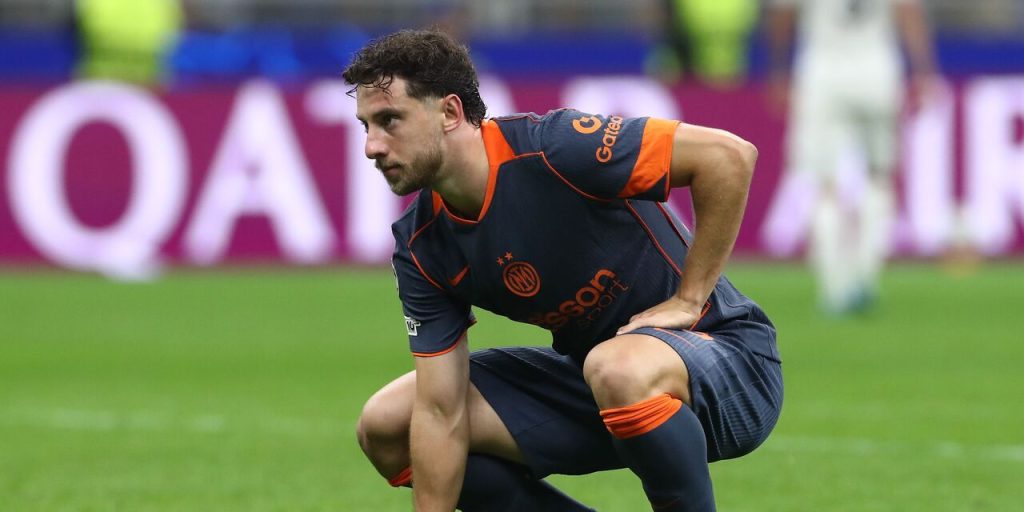 Inter, o absență importantă în fața Cremonese Carlos Augusto nu va fi prezent în meciul de sambătă împotriva Cremonese, aducând noi griji antrenorului Cristian Chivu