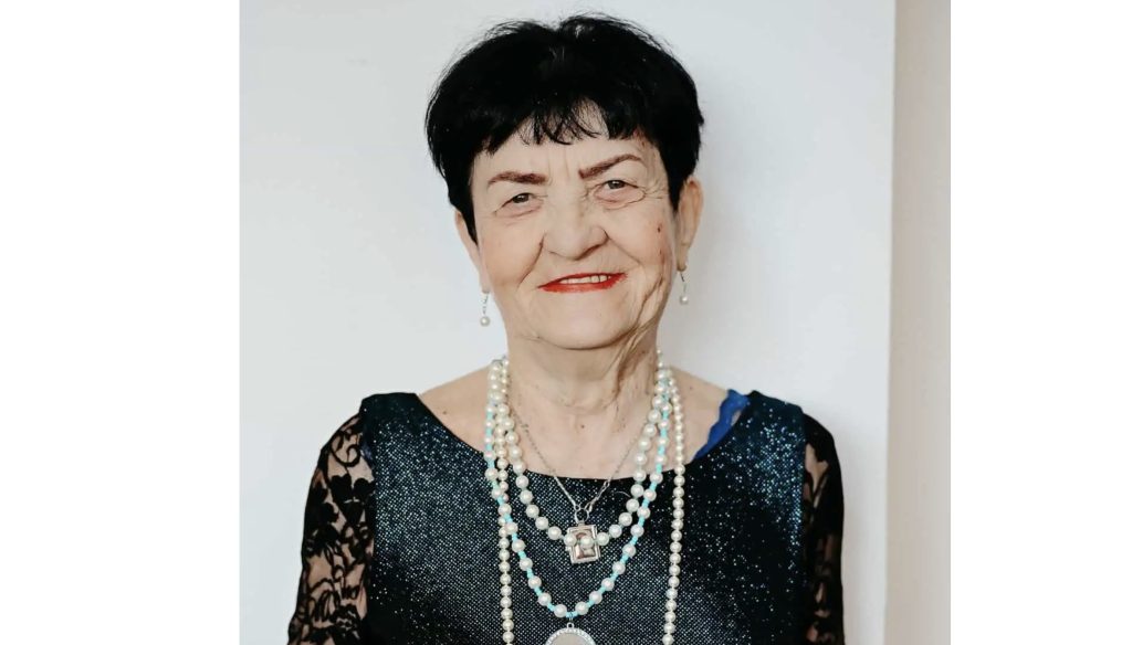 O femeie de 90 de ani din Cluj-Napoca face istorie în învățământul superior românesc, devenind cea mai vârstnică studentă a universității și, conform datelor publice, a țării