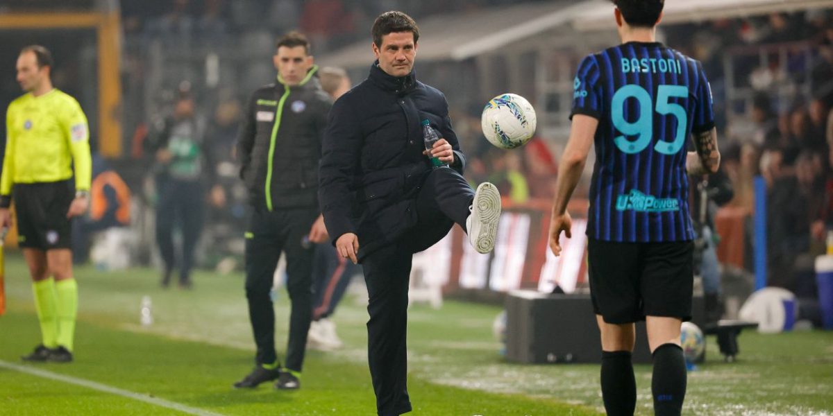 chivu-si-bastoni.jpg - StiriAlese