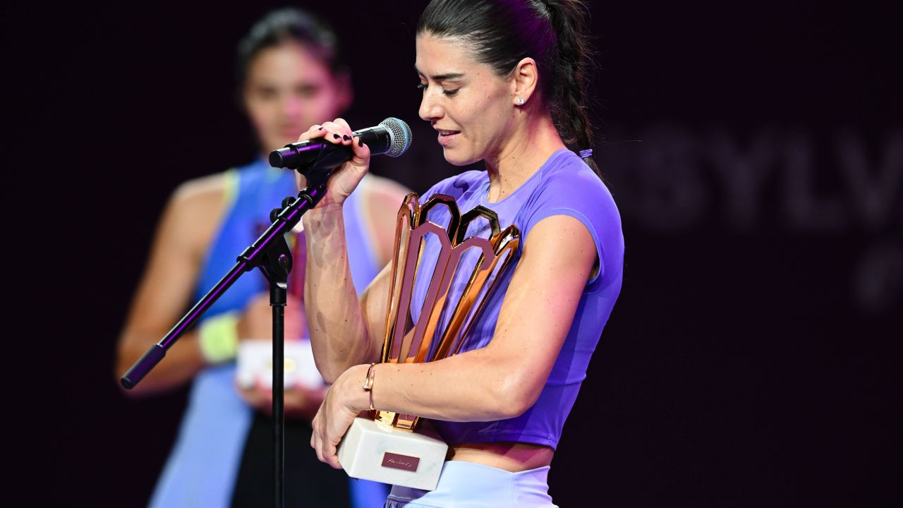 Sorana Cîrstea, în optimile de finală la Dubai: o performanță remarcabilă pentru româncă Sorana Cîrstea a înregistrat o victorie impresionantă la competiția WTA 1000 de la Dubai, reușind să se califice în faza optimilor de finală