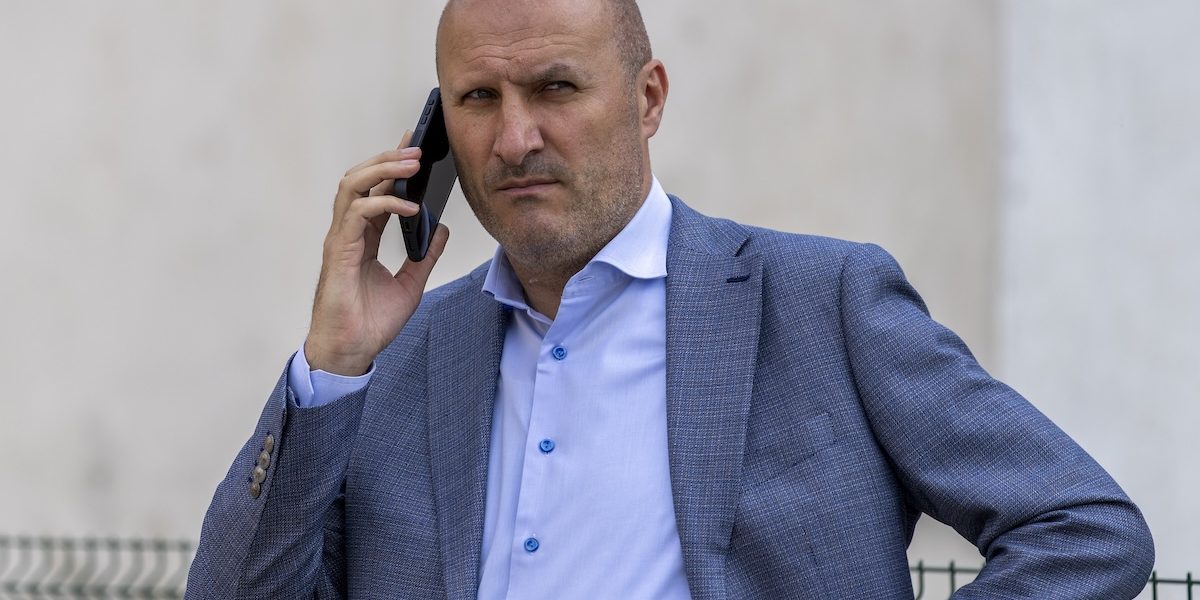 Situație fără precedent în compania electro-energetică ELCEN, unde fostul director general, Claudiu Crețu, a recidivat în ciuda acuzațiilor grave care planează asupra sa