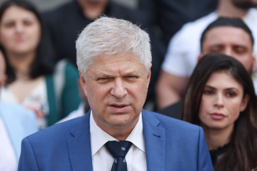 Decizie definitivă: fostul primar al Sectorului 1, Daniel Tudorache, trebuie să primească înapoi diamantele de 2 milioane de euro sechestrate de DNA Înalta Curte de Casație și Justiție a pronunțat, luni, o hotărâre definitivă în cazul fostului primar al Sectorului 1, Daniel Tudorache, confirmând în mod clar că acesta trebuie să restituie diamantele de valoare aproape 2 milioane de euro confiscate în cadrul anchetei de corupție din anii trecuți