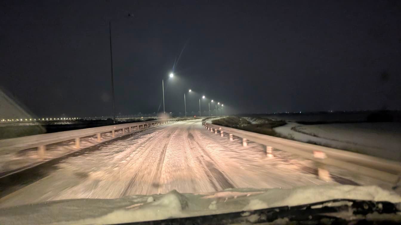 Criza deszăpezirii în jurul Bucureștiului: o infrastructură deficitară și reacții întârziate Zăpada abundentă şi temperaturile scăzute înregistrate noaptea trecută au transformat principalele traficului din jurul capitalei într-un adevărat coșmar pentru șoferi