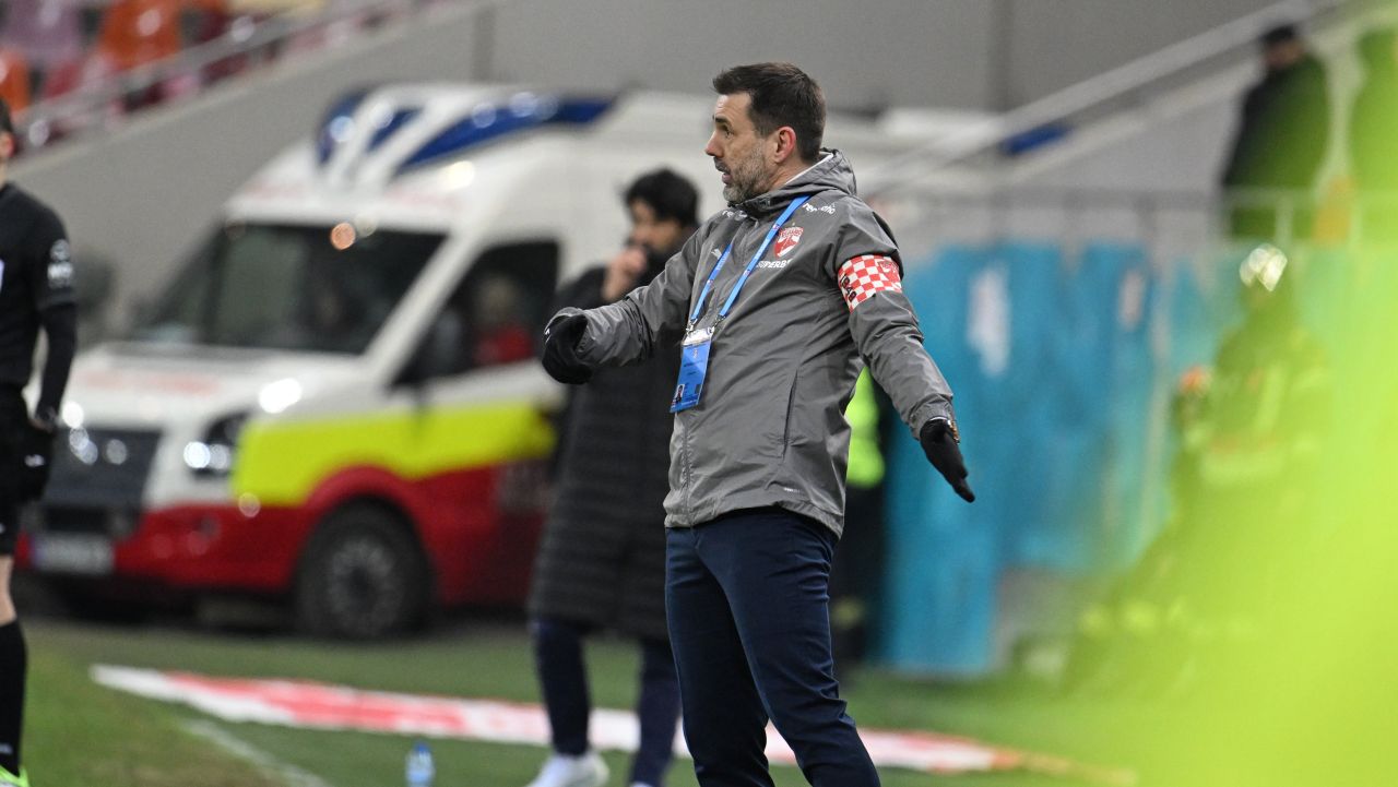 Remiză dezamăgitoare pentru Dinamo în confruntarea cu Universitatea Craiova Dinamo București a înregistrat o remiză cu Universitatea Craiova, scor 1-1, într-o partidă din cadrul Superligii, ratând astfel ocazia de a urca pe prima poziție a clasamentului