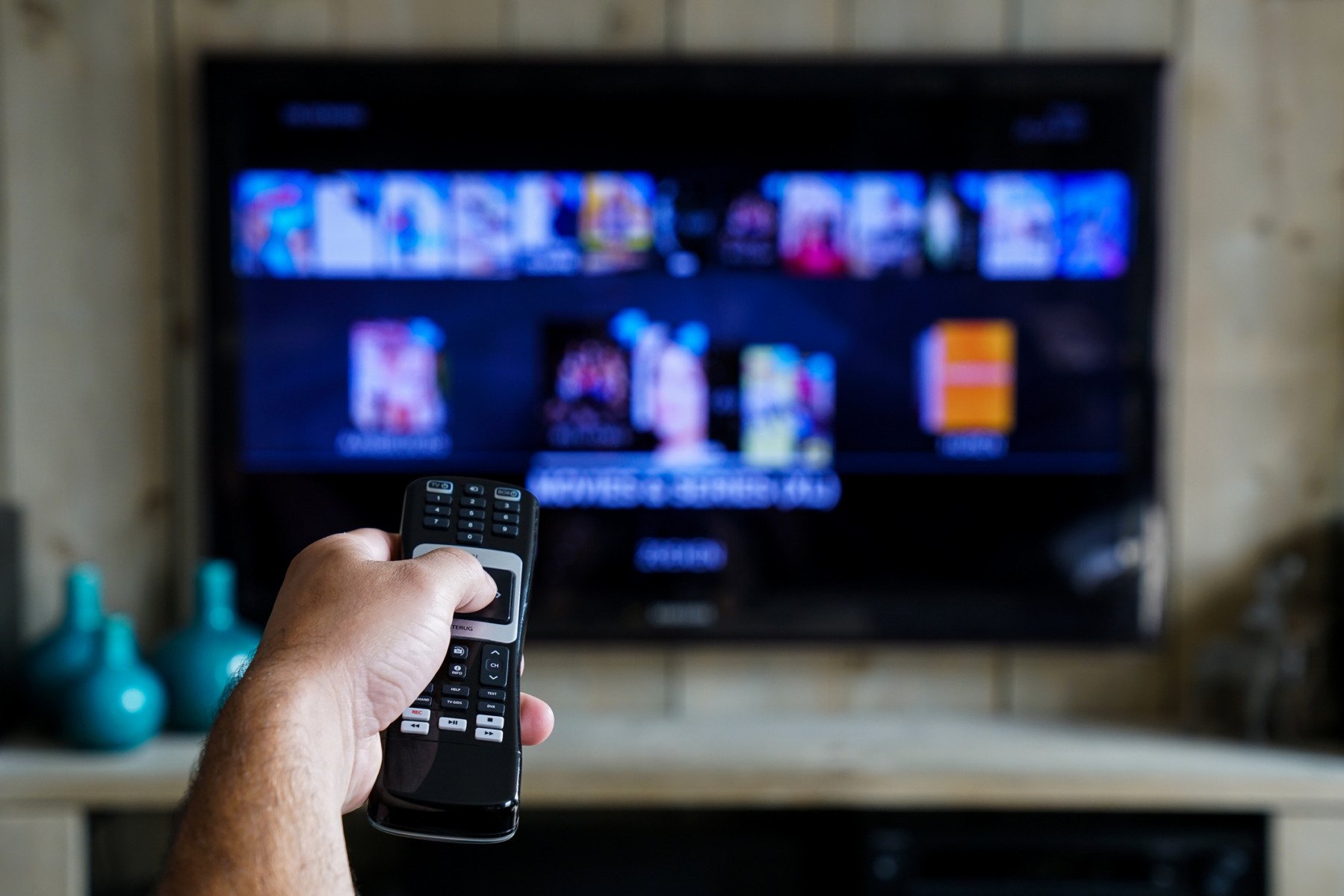 Consiliul Național al Audiovizualului (CNA) a anunțat oficial, marți, lista „must carry” pentru anul 2026, stabilind care posturi de televiziune trebuie preluate obligatoriu de către distribuitorii de servicii de televiziune