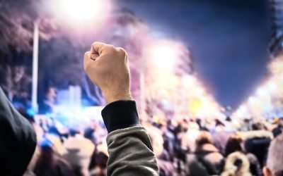 Deputatul Nicolae Păun cere intervenția autorităților pentru stoparea violențelor online împotriva romilor Deputații romi și reprezentanții minorităților naționale sunt din nou în centrul atenției, dar de această dată nu pentru începuturi noi sau dezbateri în congres, ci pentru o problemă acută și tot mai îngrijorătoare: valul de violențe și discursuri de ură instantiate prin intermediul mediului online