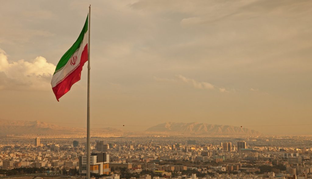 Tensiuni majore în Orientul Mijlociu: o confruntare militară SUA-Iran iminentă sau doar escaladare temporară? Într-un climat deja extrem de încărcat de tensiuni și conflicte regionale, ultimele avertismente de la oficiali și experți indică faptul că o confruntare militară între Statele Unite și Iran ar putea izbucni în următoarele zile