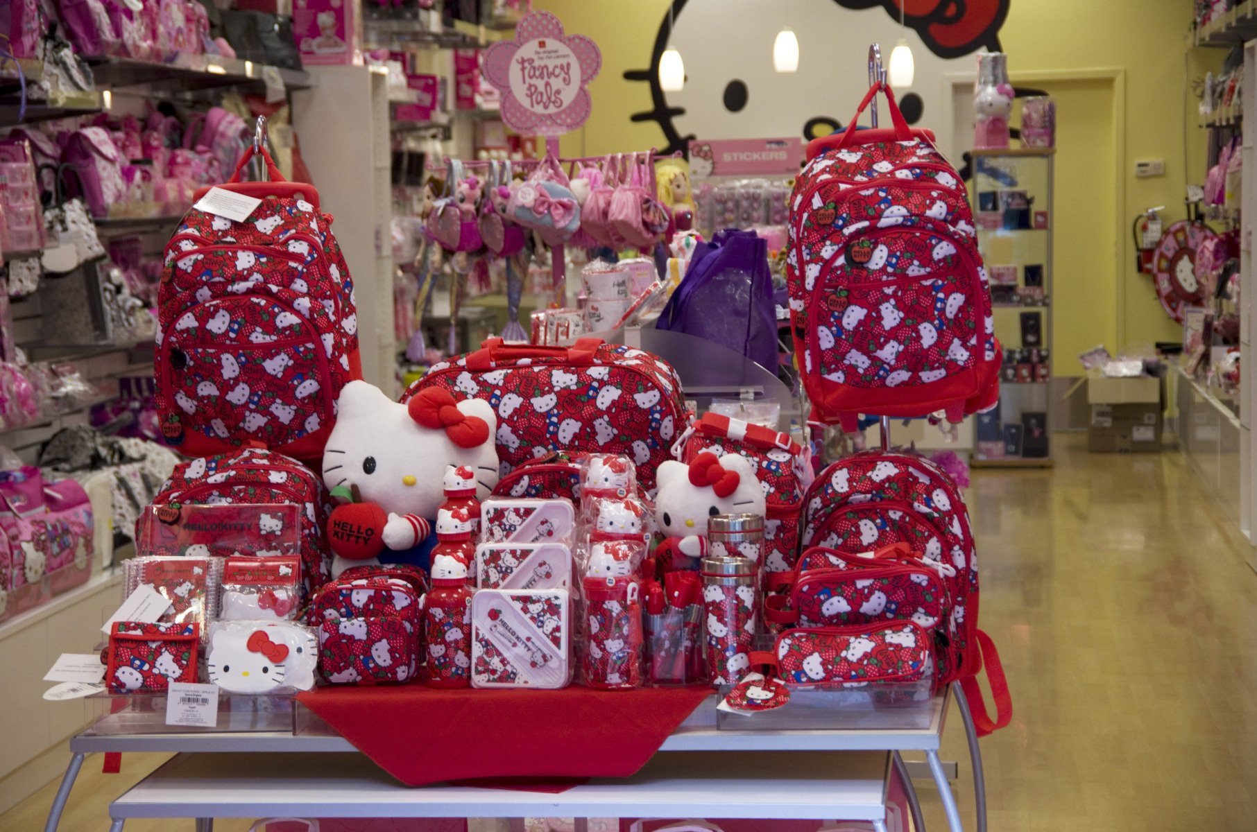 Yuko Yamaguchi, designerul iconic din spatele celui mai cunoscut personaj de pe planetă, Hello Kitty, se retrage din activitate după o carieră de aproape jumătate de secol