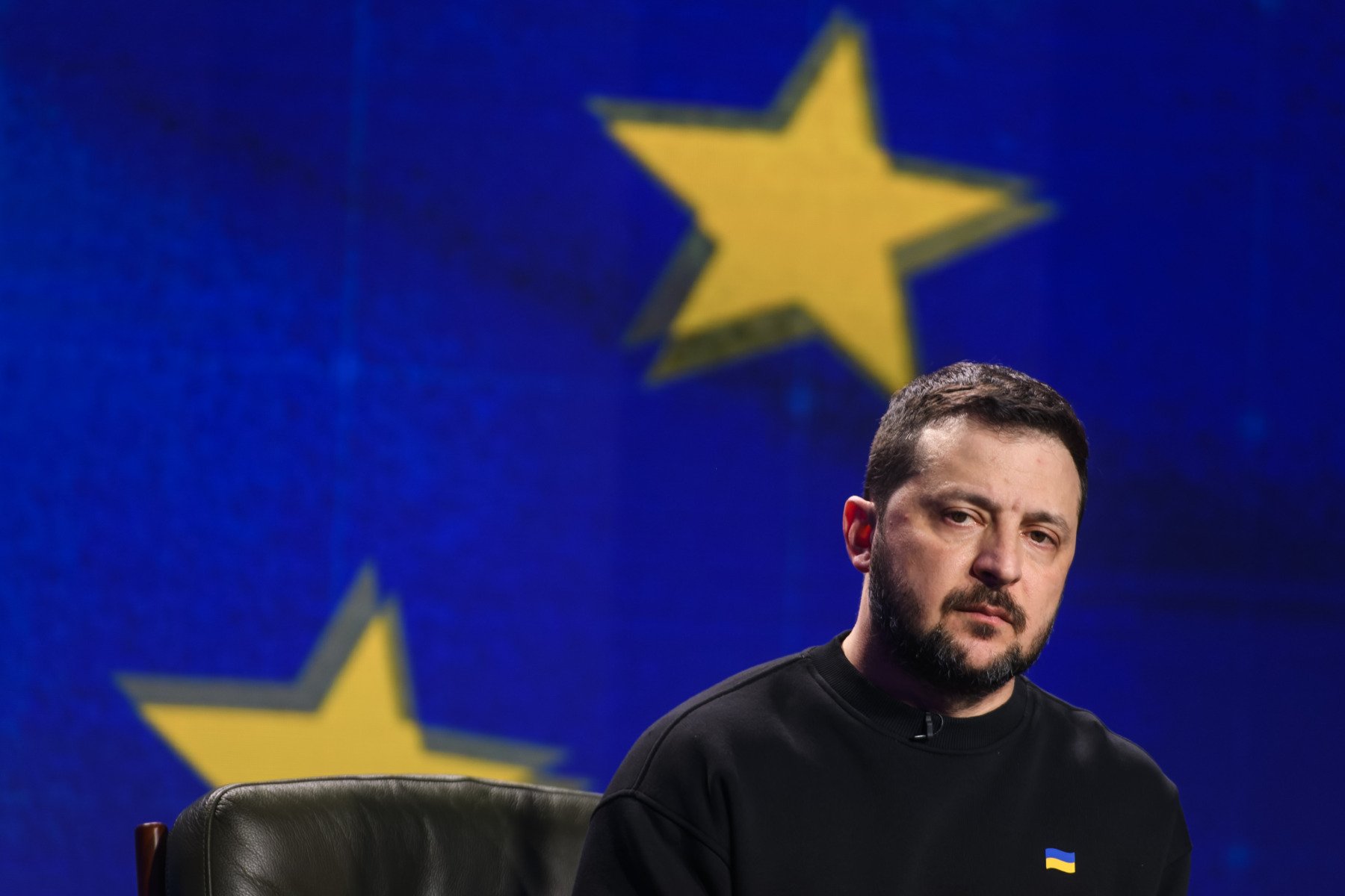 Președintele ucrainean Volodimir Zelenski a reiterat angajamentul Kievului de a aspira la aderarea rapidă la Uniunea Europeană, dar cu o condiție clară: un calendar precis pentru obținerea statutului de membru trebuie inclus în orice acord de pace pentru a pune capăt războiului cu Rusia