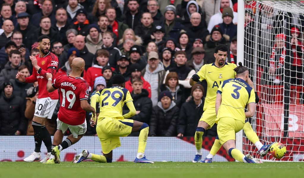Manchester United – Tottenham: Duel tensionat, Drăgușin în atenție!