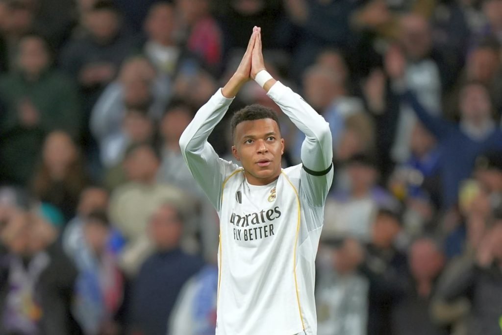 Kylian Mbappe, incert pentru meciul decisiv cu Benfica Kylian Mbappe, atacantul vedetă al lui Real Madrid, rămâne sub semnul întrebării pentru meciul retur din play-off-ul Ligii Campionilor împotriva Benficăi, programat miercuri, 25 februarie