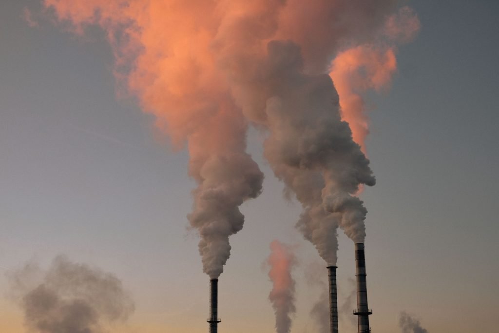 Europarlamentarii aprobă obiectivul UE de reducere a emisiilor cu 90% până în 2040