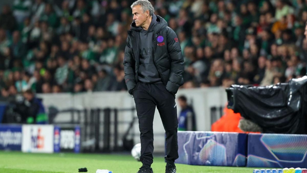 PSG se pregătește pentru confruntarea de la Rennes La doar câteva zile înainte de meciul crucial din playoff-ul Ligii Campionilor, Paris Saint-Germain (PSG) se va deplasa la Rennes pentru o partidă care ar putea influența semnificativ lupta pentru titlu în Ligue 1