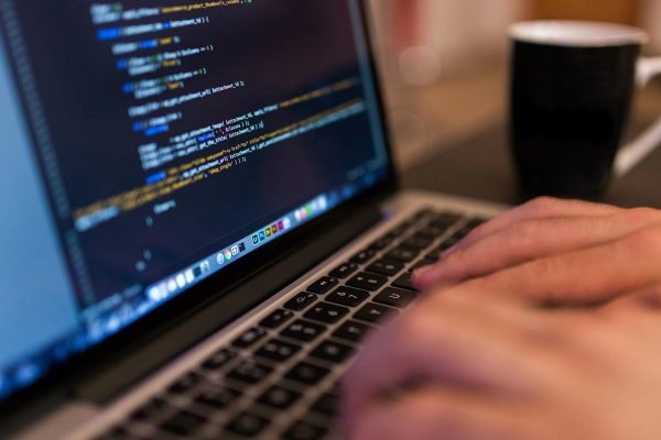 eset-programatori-romania.jpg - StiriAlese