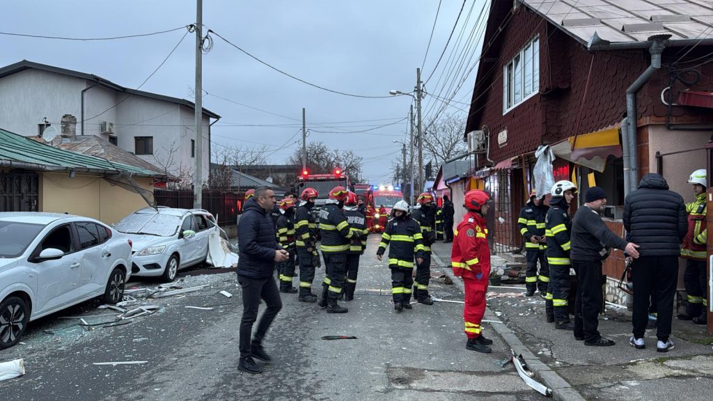 Explozie la o locuință din sectorul 2 al Bucureștiului: două victime conștiente și intervenție rapidă a pompierilor O explozie produsă în această dimineață într-o casă de pe strada Serg