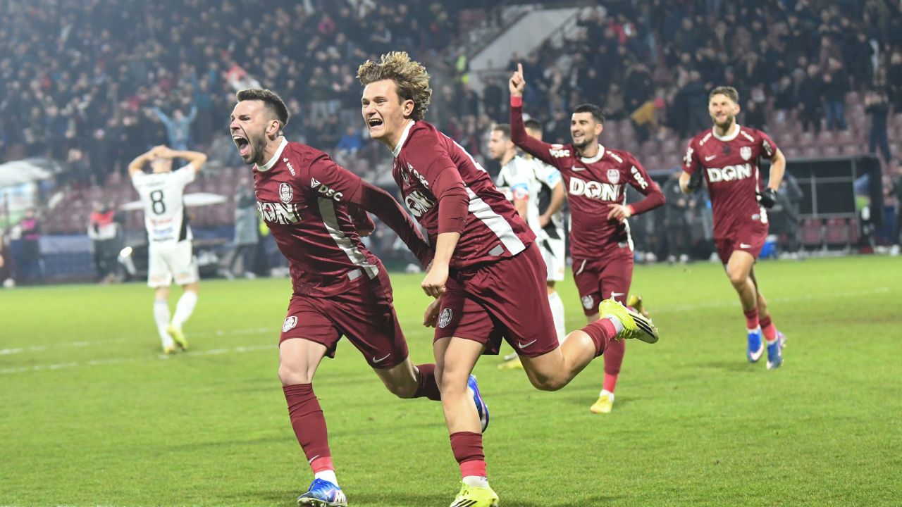 Incidente violente în derby-ul Clujului: Segmentul penalităților se lărgește În urma intenselor confruntări de pe teren și din tribune din derby-ul orașului Cluj, desfășurat recent între CFR Cluj și Universitatea Cluj, autoritățile au reacționat prompt