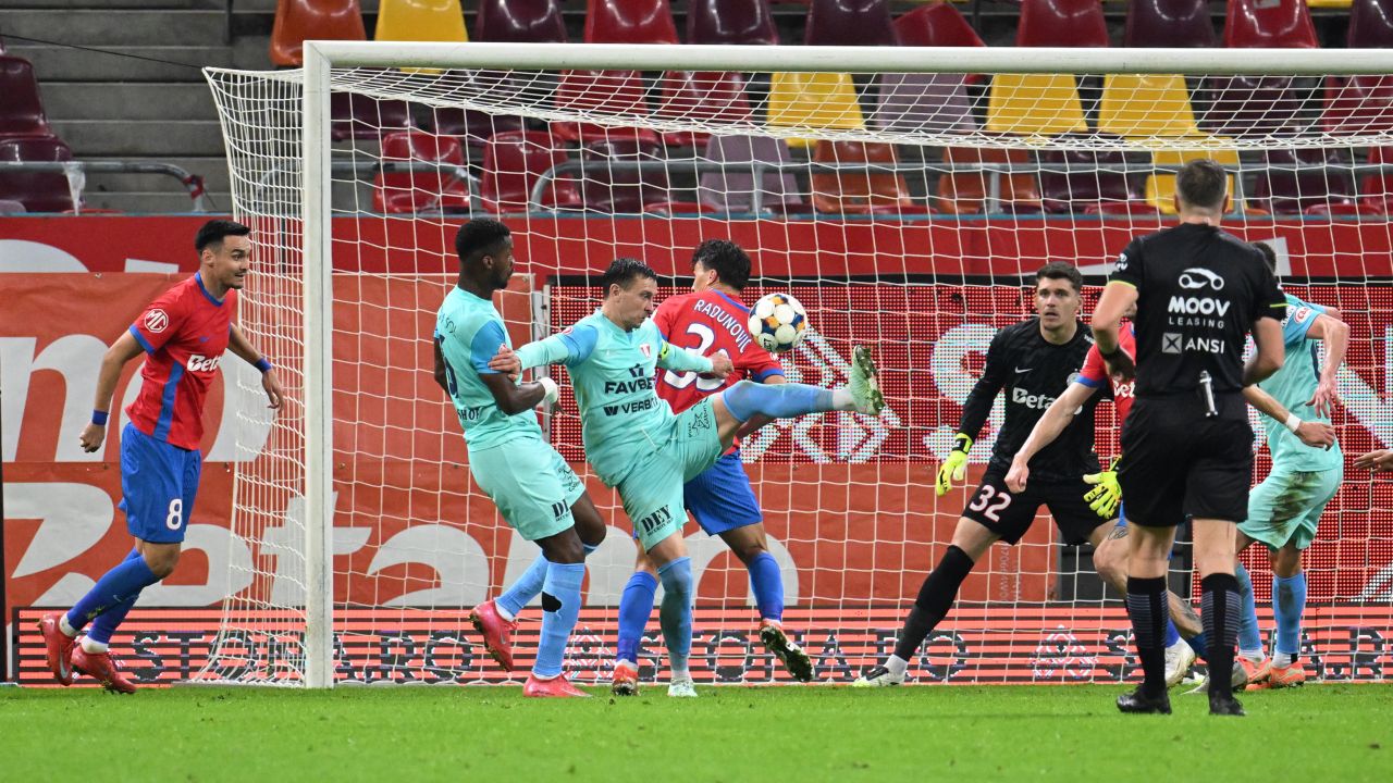 Criza de la FCSB înainte de etapa a 27-a din SuperLiga României Formația FCSB se află într-o situație alarmantă înaintea meciului de vineri cu UTA Arad, în etapa a 27-a din SuperLiga României