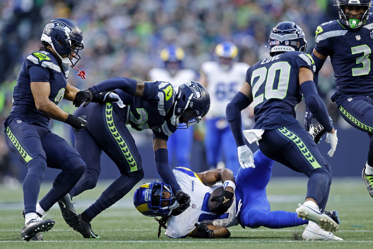 Super Bowl LX: Seattle Seahawks și New England Patriots se înfruntă în marea finală americană Super Bowl LX, cea mai aşteptată finală a Ligii Naționale de Fotbal American, va avea loc pe 8 februarie 2026, la Levi’s Stadium din California