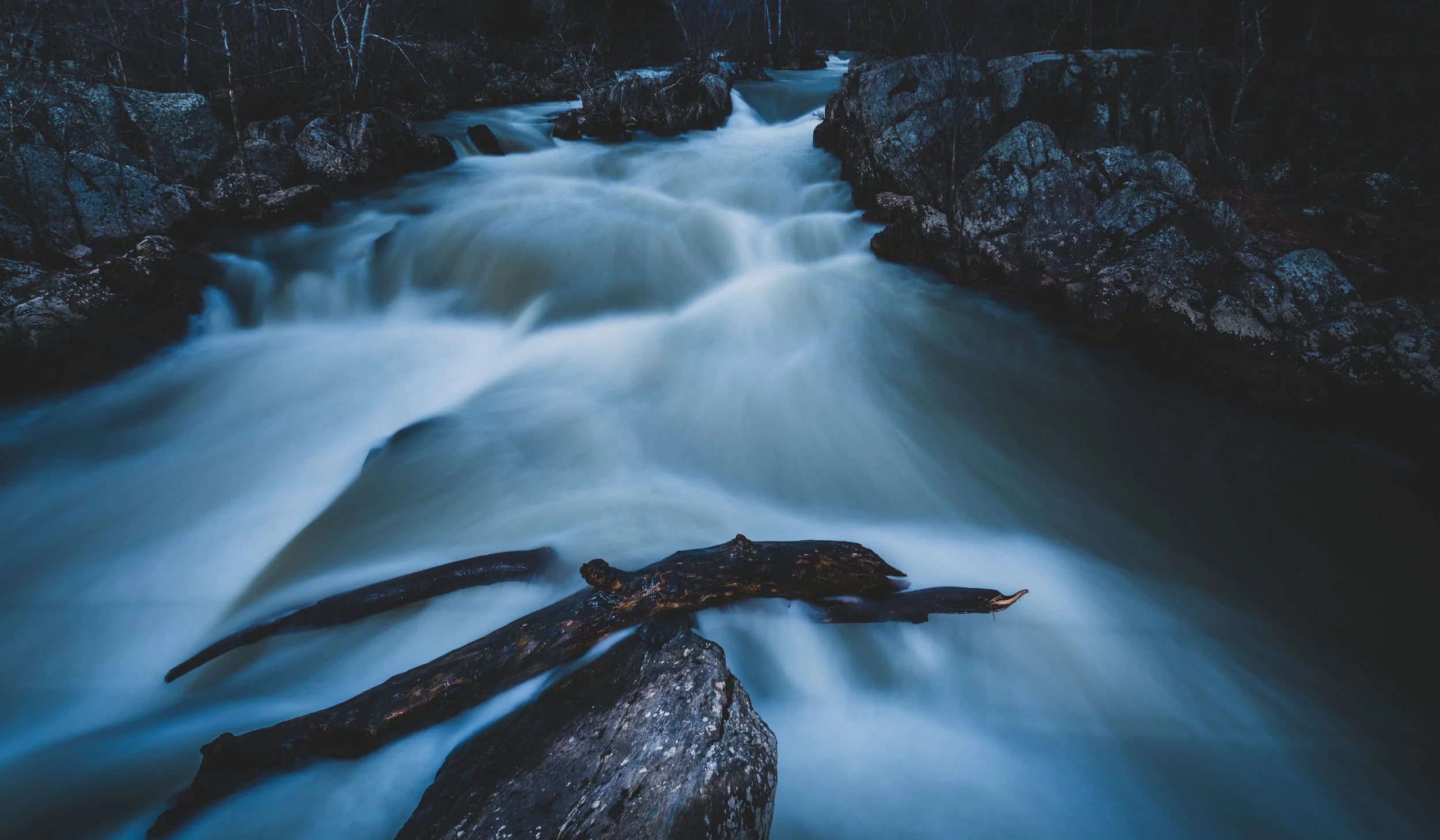 Magia apelor mătăsoase nu ține de magie, ci de control tehnic riguros pentru fotografii spectaculoase Descoperirea efectului „mătăsos” pe apă nu e magie, ci o chestiune de tehnică și răbdare