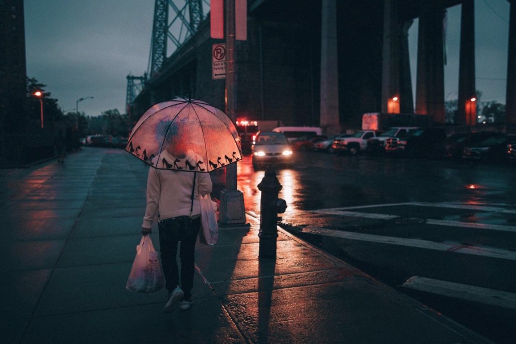Fotografiile de noapte fără trepied sunt adesea percepute ca un joc dificil și riscant, însă cu tehnici simple și puțină pregătire, chiar și entuziaștii pot reuși cadre clare și pline de atmosferă