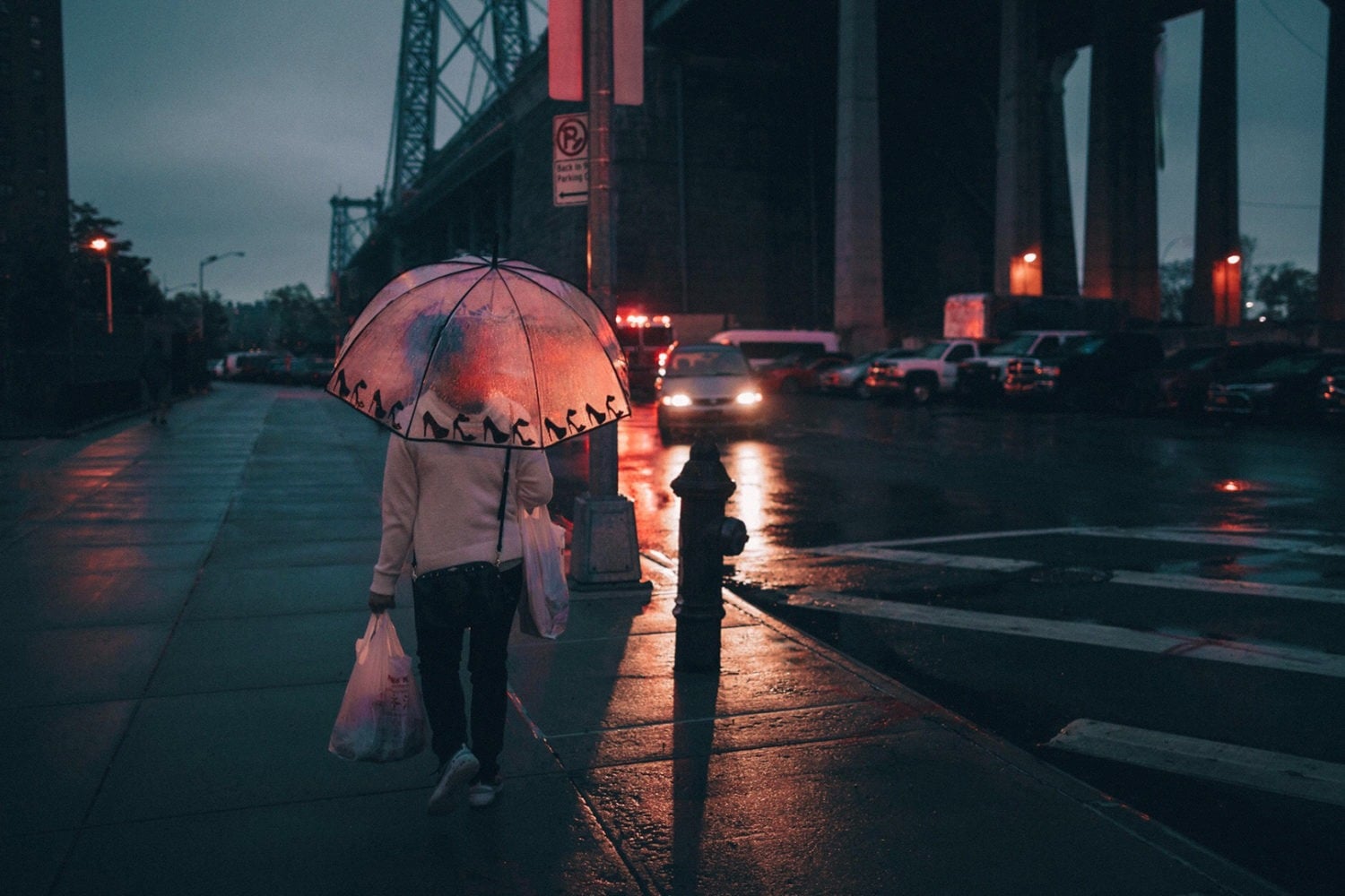 Fotografiile de noapte fără trepied sunt adesea percepute ca un joc dificil și riscant, însă cu tehnici simple și puțină pregătire, chiar și entuziaștii pot reuși cadre clare și pline de atmosferă