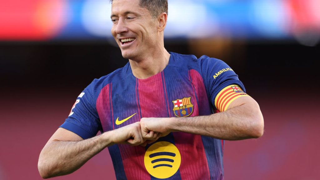 Robert Lewandowski, Un Lider Desăvârșit în Atacul Barcelonei: O Vară Plină de Provocări Robert Lewandowski, starul de 35 de ani al FC Barcelona, a devenit în ultimii ani nu doar un golgheter prolific, ci și un simbol al ambiției echipei catalane