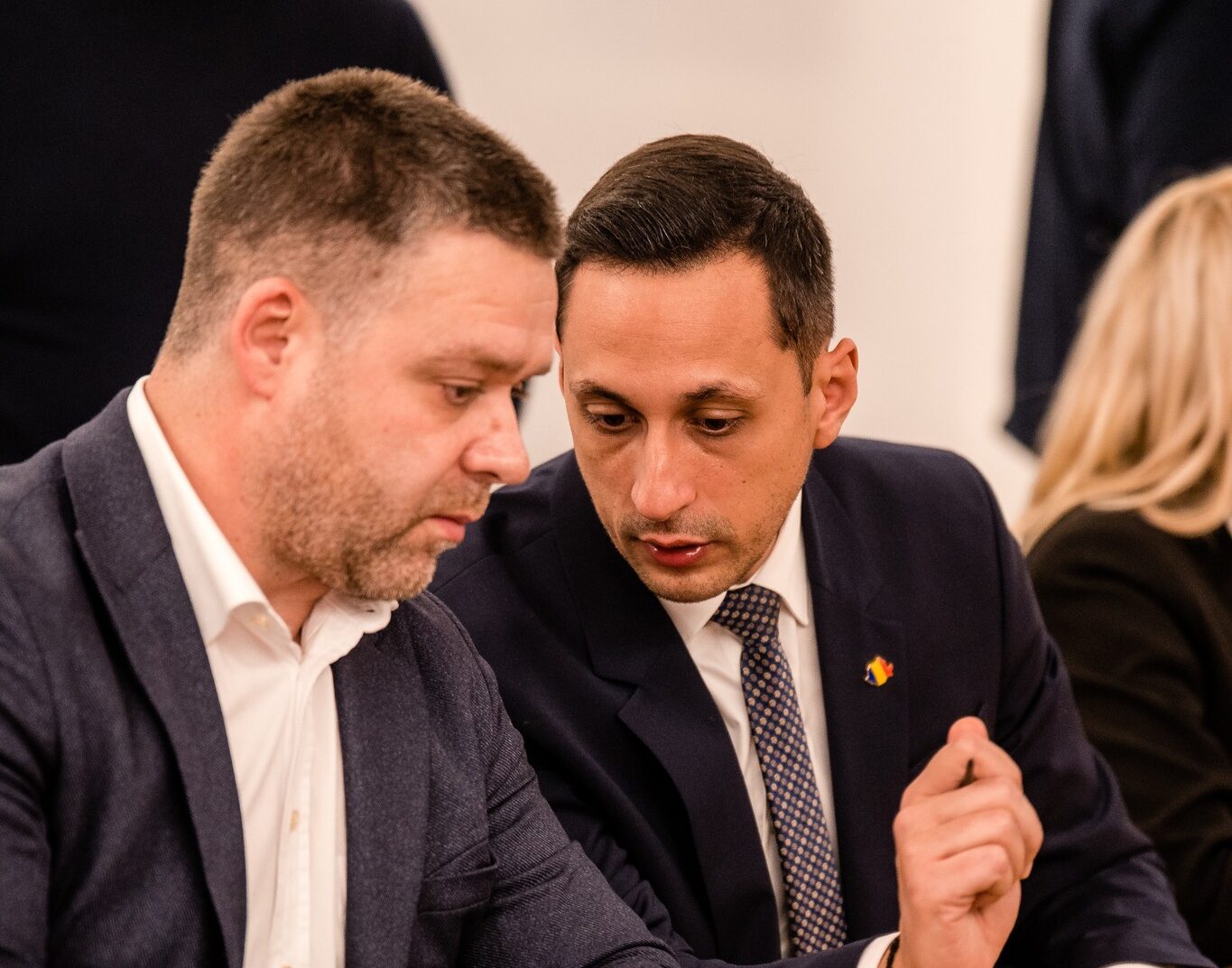 Partidul Drept, condus de aliatul lui Bolojan, îl acuză pe Băluță de nerespectarea principiului „nu primești, nu plătești” în Sectorul 4