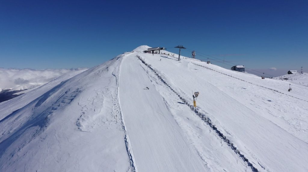 Zăpada se așterne în forță pe Valea Prahovei, iar stațiunea Sinaia devine, din nou, unul dintre cele mai căutate destinații pentru iubitorii sporturilor de iarnă
