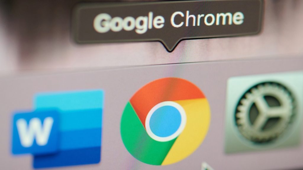 Google a lansat discret, dar cu o rapiditate neașteptată, un update de securitate pentru browserul său Chrome, după ce s-a confirmat exploatarea activă a primei vulnerabilități zero-day din 2026