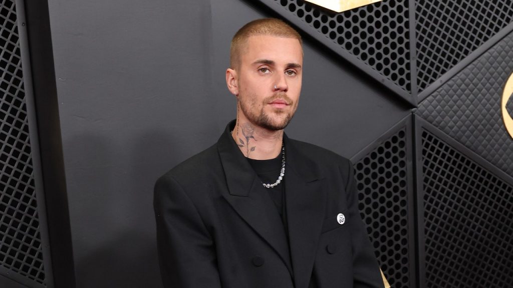 Justin Bieber și critici surprinzătoare la Premiile Grammy 2026 Justin Bieber a reușit să atragă toate privirile duminică seară, la cea de-a 68-a ediție a Premiilor Grammy, desfășurată la Crypto.com Arena din Los Angeles