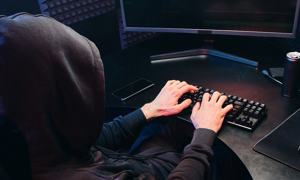 hacker.jpg - StiriAlese